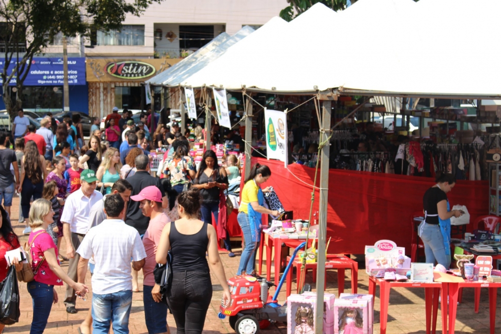 Qualidade e preços baixos atraem consumidores à Feira Ponta de Estoque