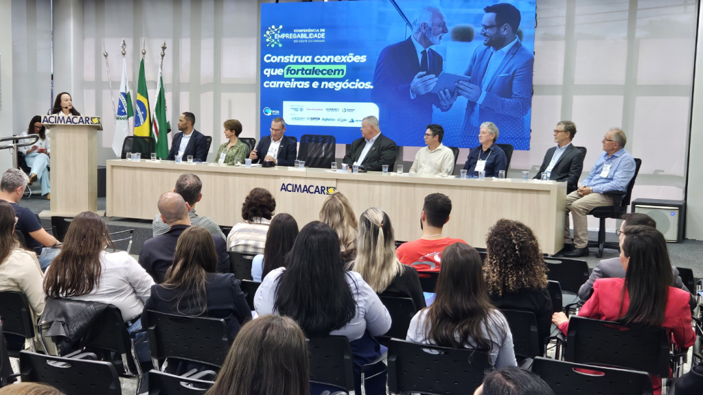 Enfrentar inconsistências do cadastro do Bolsa Família e valorização do emprego são focos centrais de conferência