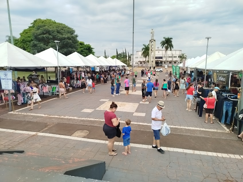 COMÉRCIO  Feira Ponta de Estoque movimenta milhares de pessoas em Palotina