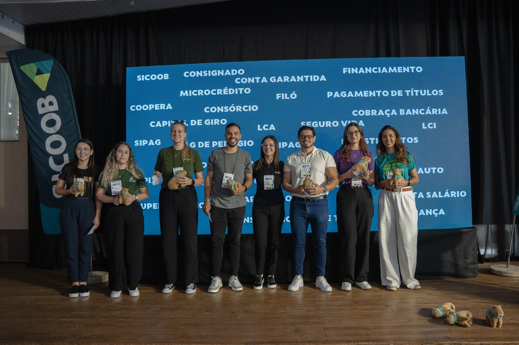 Núcleo Jovem da ACIAG recebe certificações em evento regional