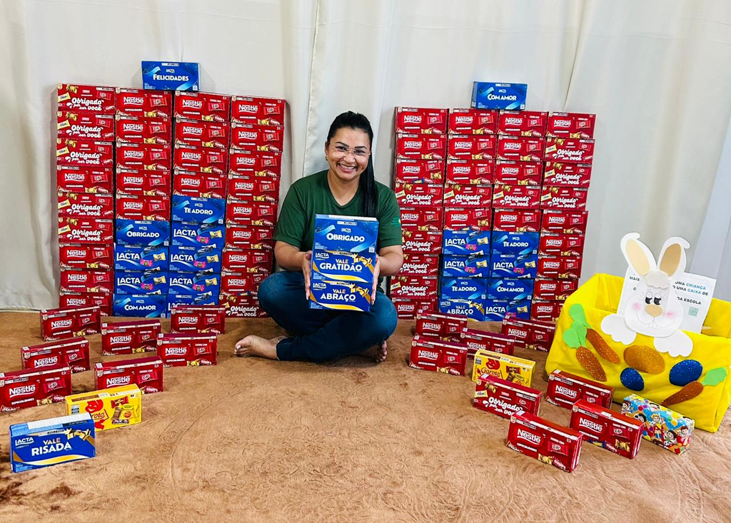 Arrecadação de caixas de bombom para as crianças da Escola Padre Felipe