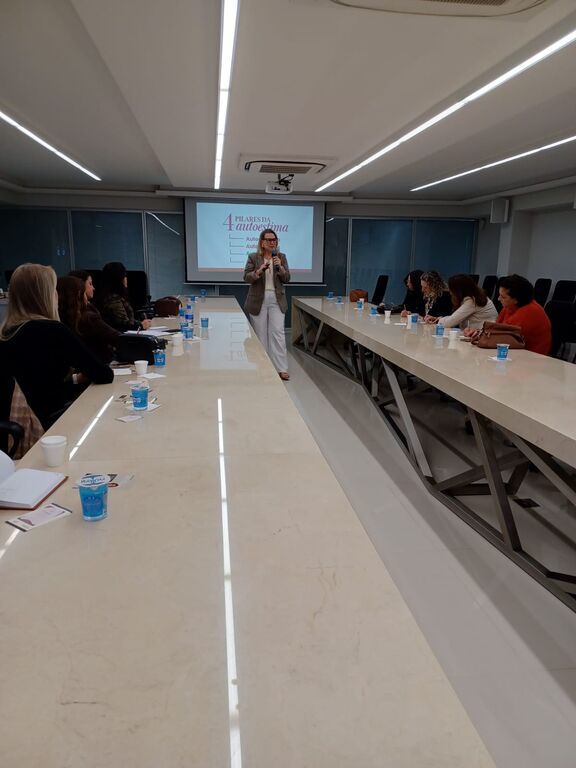 Micro 04 integra força empresarial feminina
