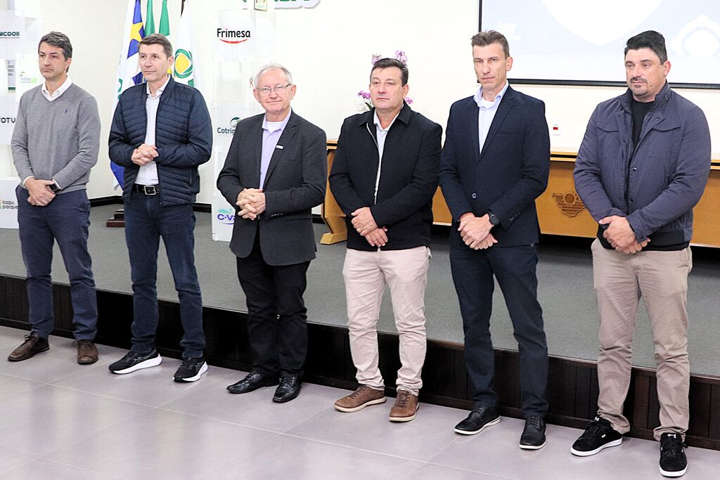Líderes e autoridades durante encontro da Caciopar, sábado, 23, em Santa Helena