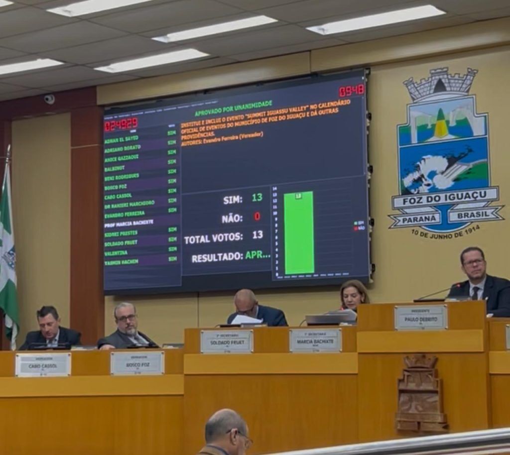 Sessão da Câmara de Vereadores de Foz que aprovou o projeto de autoria do vereador Evandro Ferreira