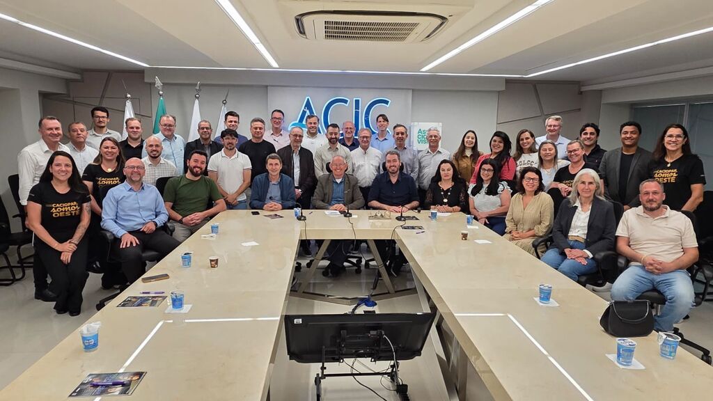 Encontro que definiu alinhamentos. Trabalhos foram conduzidos pelo presidente Reni Fernande Felipe