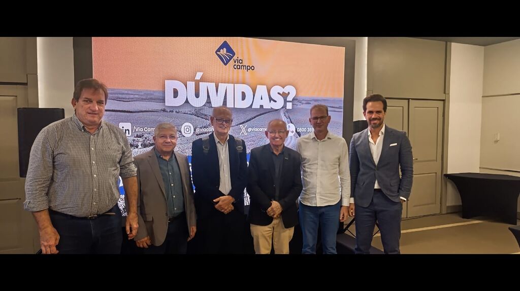 Diretores da Fiep e de entidades do Oeste, inclusive a Caciopar, que participaram da reunião desta terça-feira, 18