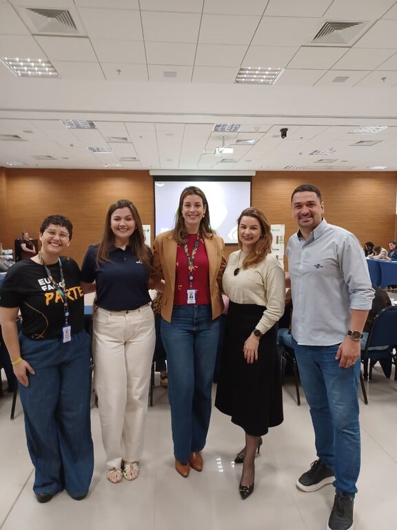 Thanile, instrutora em Comunicação, Aline e Susana do Senac Cascavel, Dani e Gustavo do Sebrae Oeste
